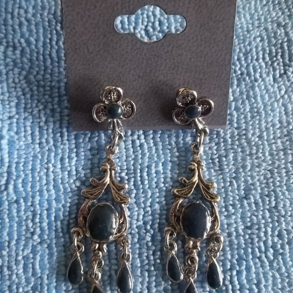 NWT Four Pairs of Earrings by Express - Picture 8 of 15